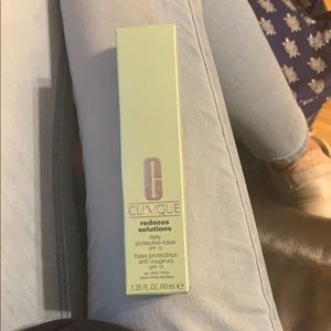 Clinique redness solutions daily protective base
